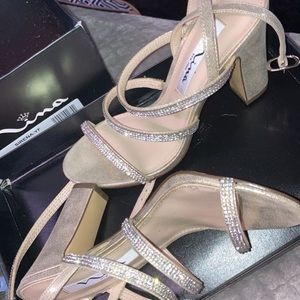 Brand: Nina, Golding Skylight - Size 5 1/2 M - Worn once, basically brand new